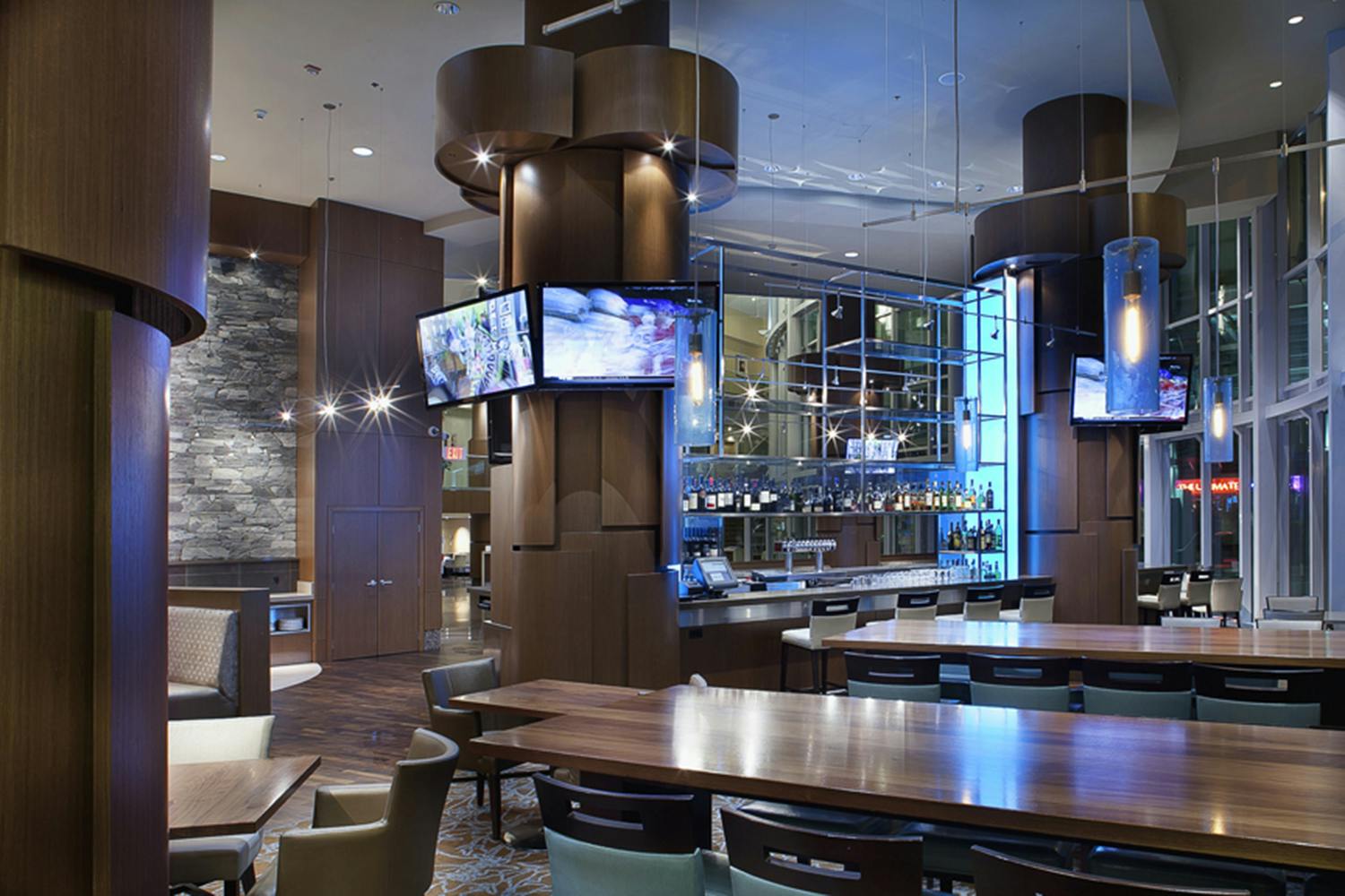 Marriott Pinnacle dining room and bar